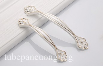 Tay nắm cửa gỗ cổ điển màu trắng viền mạ vàng 6641