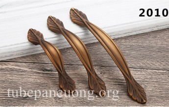 Tay nắm đồng cổ điển