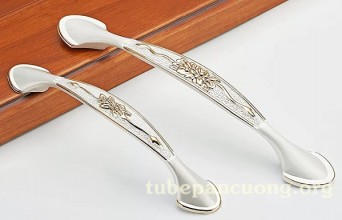 Tay nắm tân cổ điển trắng viền vàng